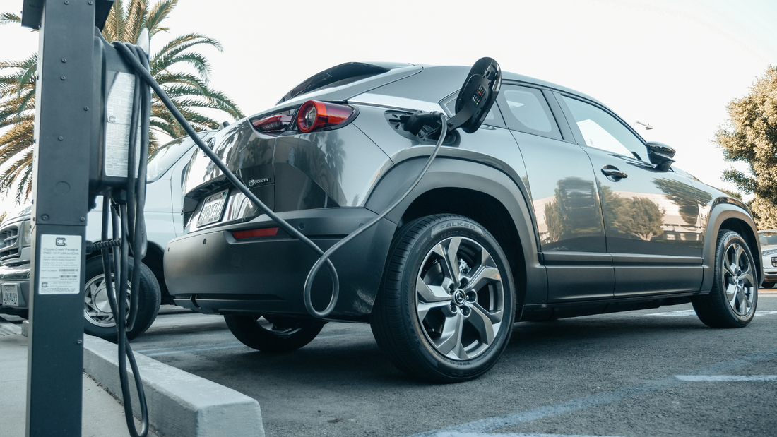 Hybrids and EVs at End of Life: Why the Battery Changes Everything